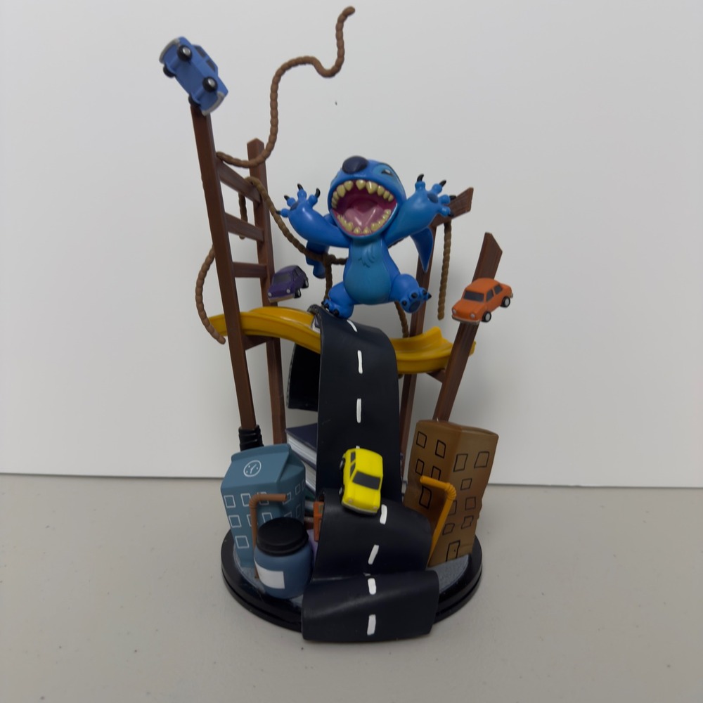 Disney Q-Fig Max Elite Stitch Visits San Francisco Figure Diorama QMx 103 8 Inch